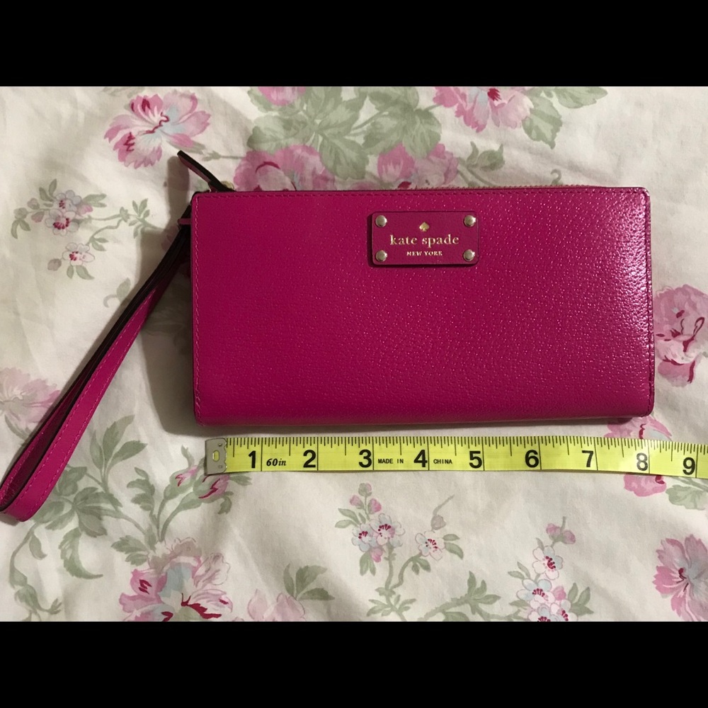 Kate Spade. -Perfect for Spring & Summer!